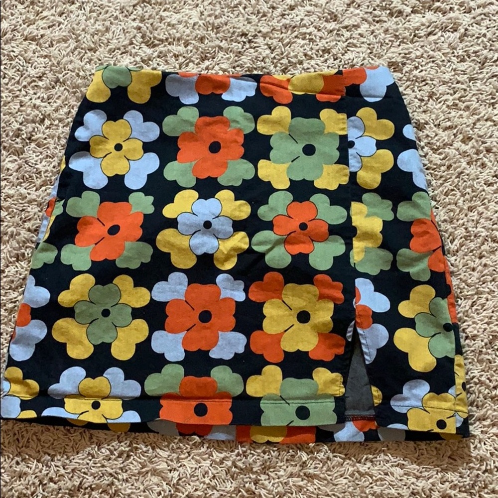 COPY - Vintage-esque floral Urban Outfitters mini…